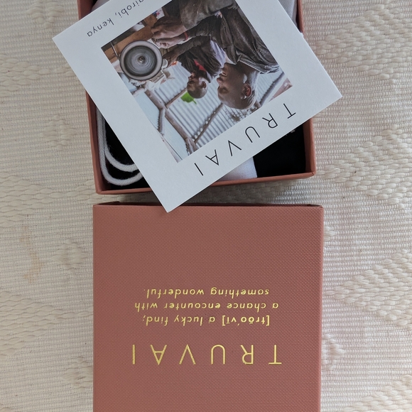 Margo Cuff Truvai 18K Hammered Bangle Bracelet Jilly Box - Picture 3 of 5